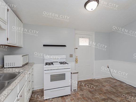 4th image of 827 W Beverley St #3