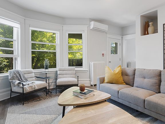 4th image of 360 Friel St #871472