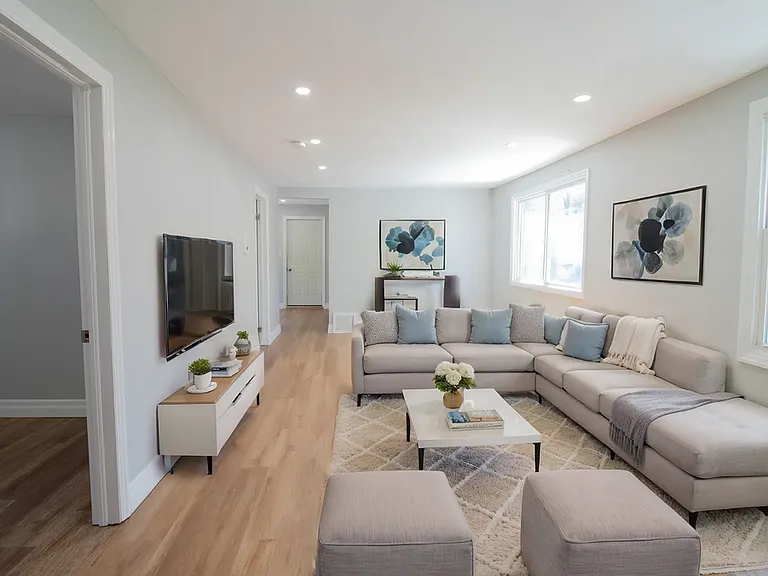 283 Deere St — Photo 1