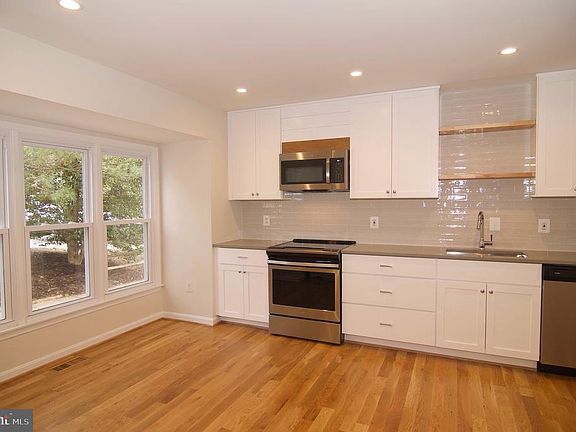3rd image of 4972 Cloister Dr