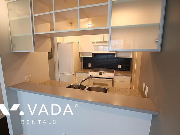 4th image of 939 Expo Blvd #1703