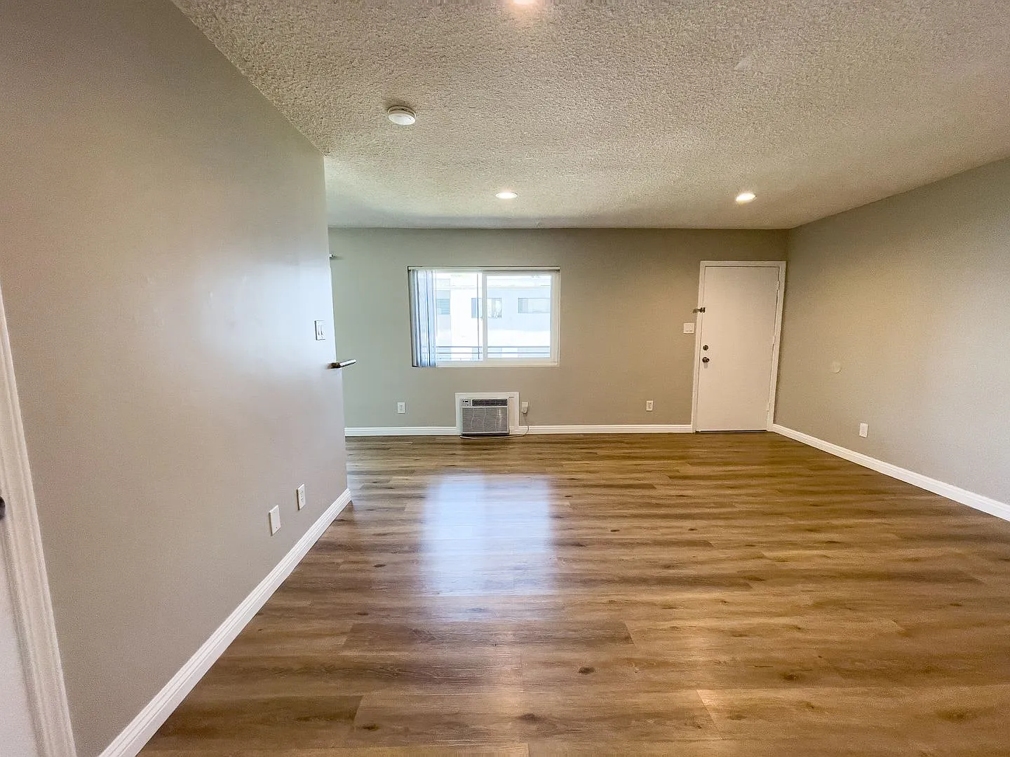 Welcome To Your New 2bed/1bath In The Heart Of Arcadia, Ca. — Photo 2