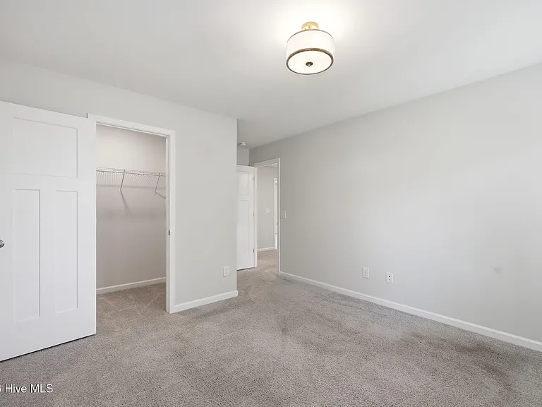 105 Village Dr — Photo 39
