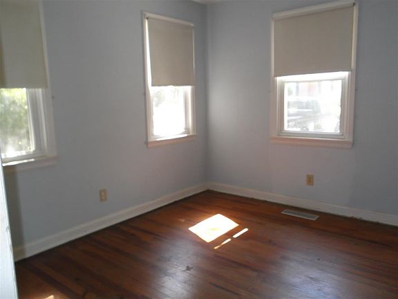 2nd image of 1008 Hays St