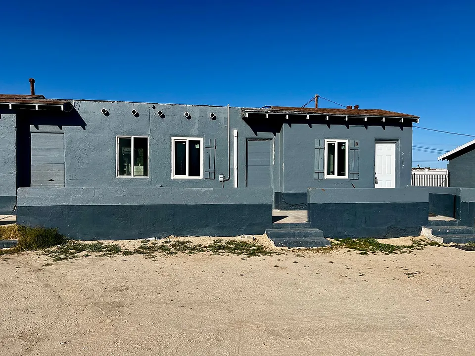 6413-6431 Mariposa Ave