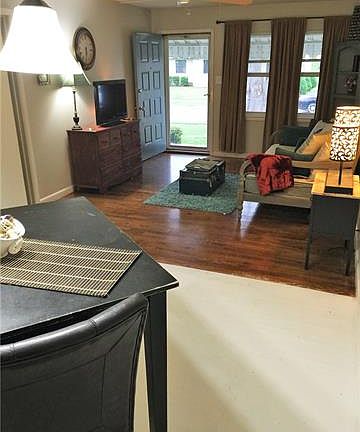 4th image of 1106 Huddleston Dr