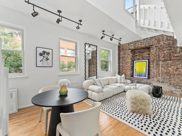 207 East 21st Street image 3 of 12