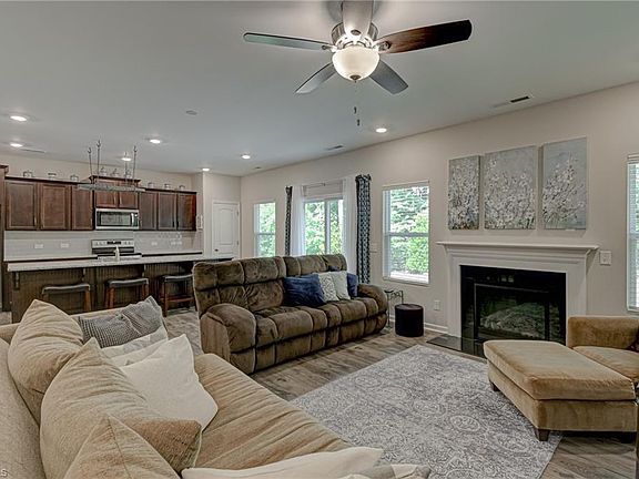 3rd image of 4739 Wesmar Ct