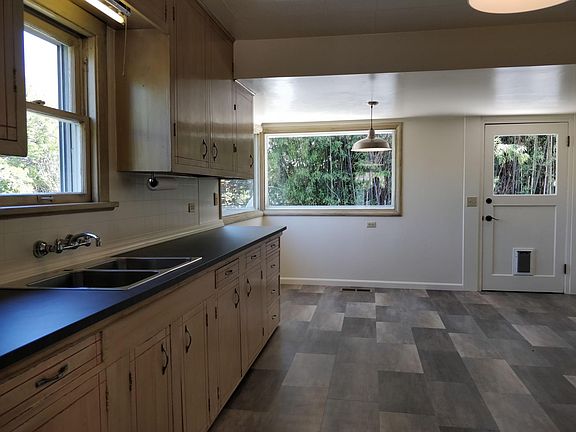 3rd image of 305 W Hersey St