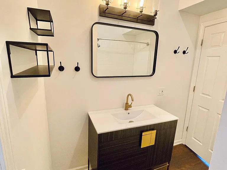 1641 N Rockwell St #1R — Photo 8