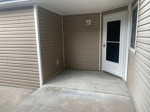 5th image of 626 Lakeside Dr