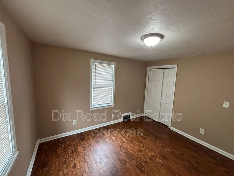 1145 Chase Ave — Photo 16