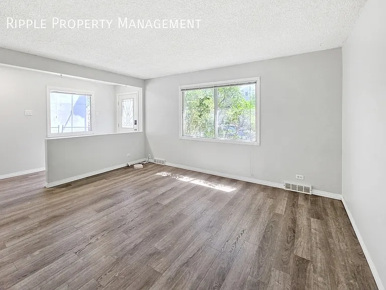424 32nd Ave NW #UPPER — Photo 6