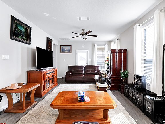 3rd image of 2634 White Willow