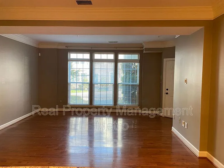 7305 Elkridge Crossing Way — Photo 4