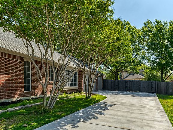 3rd image of 2716 Rocky Creek Dr