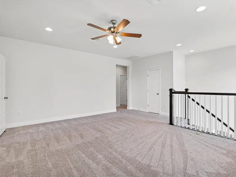 6717 Vicenza Dr — Photo 22