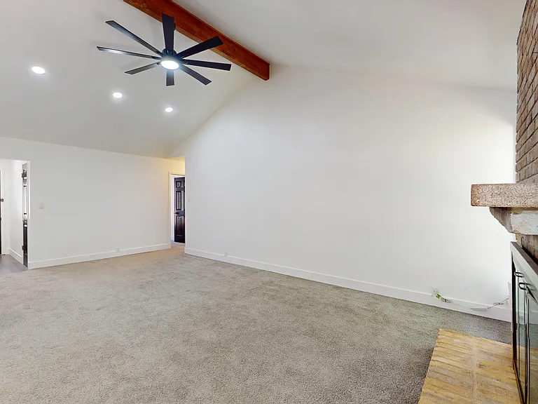 318 Renee Dr — Photo 7