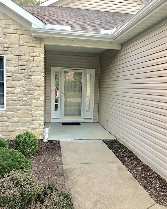 2nd image of 33884 Mapleridge Blvd