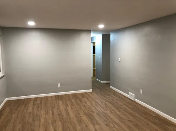 121 Cottonwood Ct, Coraopolis, PA 15108