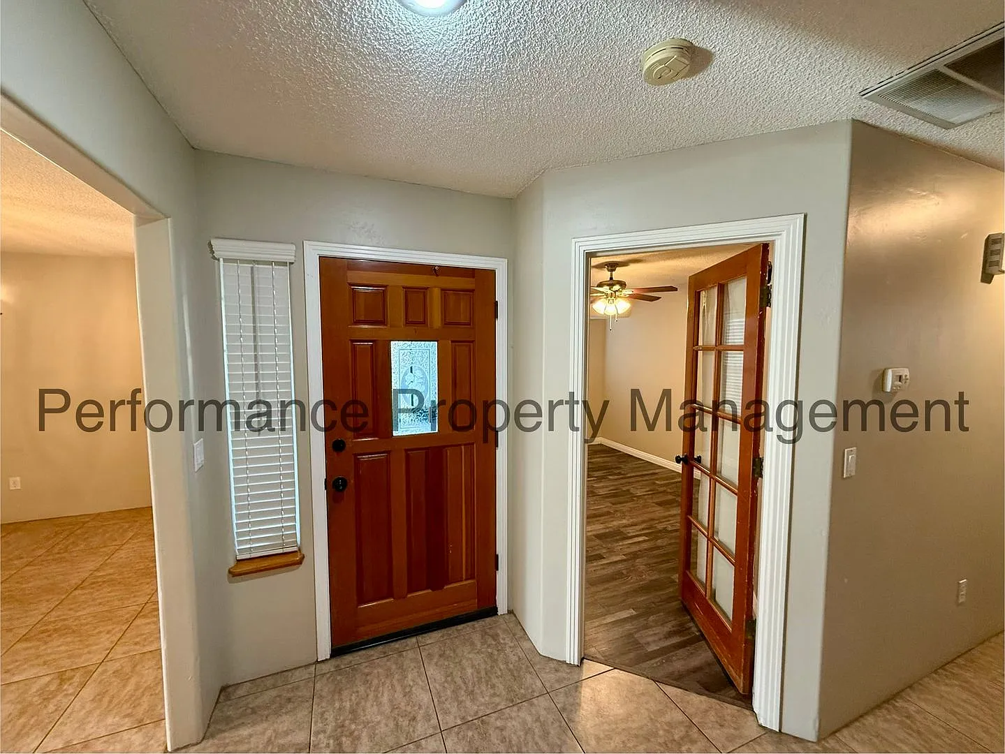 Cute 3 Bed/2 Bath NW Bakersfield Home w/ Pool, RBP & Deposit Alternative Option — Photo 2