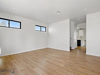 5th image of 940 Kemp St #A