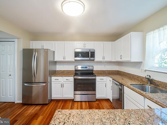 3rd image of 99 Phelps Ave