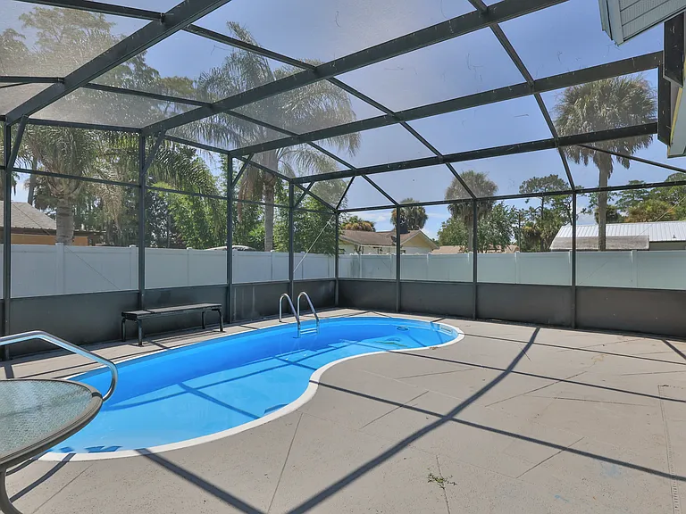 1404 Dexter Dr N — Photo 22