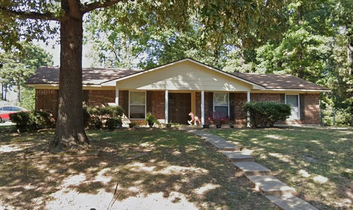 3 bed, 2088 sqft, $1,800 — Photo 1