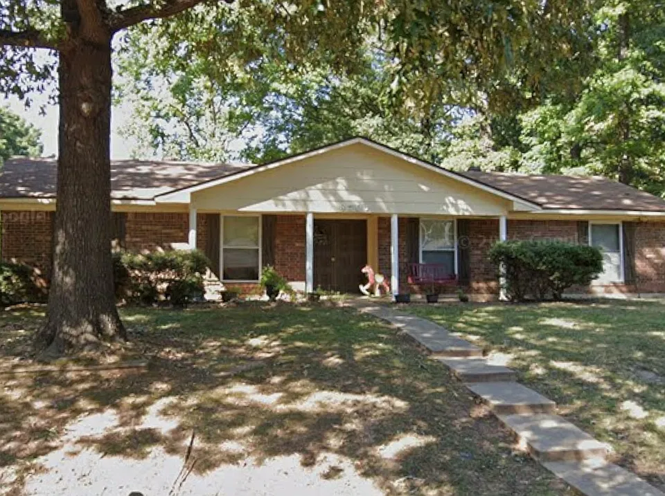 8701 Woodstock Dr