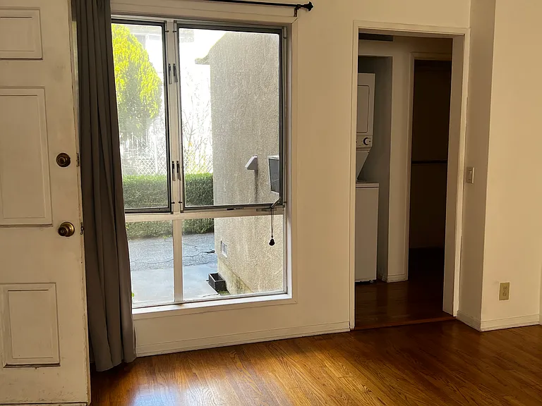 1541 Veteran Ave #2 — Photo 6