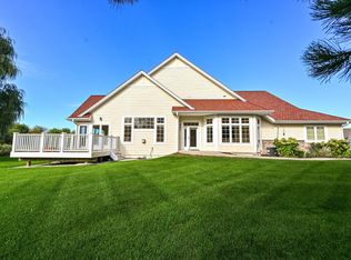 4081 S Fohr Dr, New Berlin, WI 53151