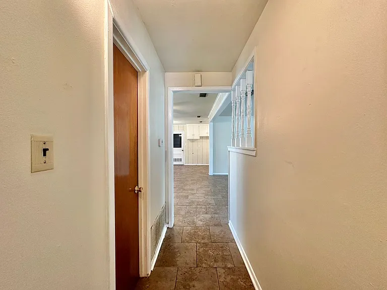 2805 Medina Dr — Photo 13