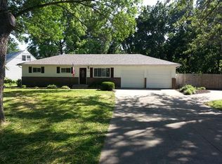 800 Park Ln, Liberty, MO 64068