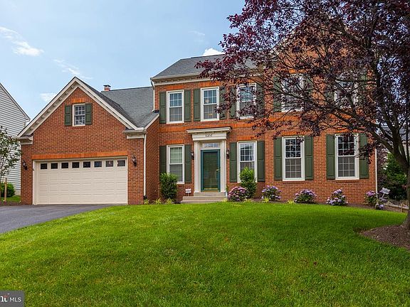 3rd image of 10818 Maplecrest Ln