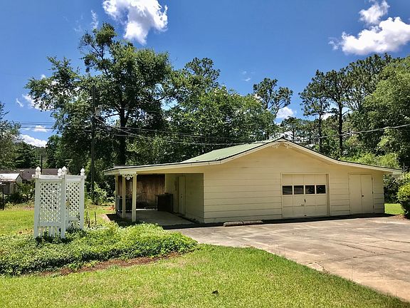 2nd image of 205 Lakeshore Dr