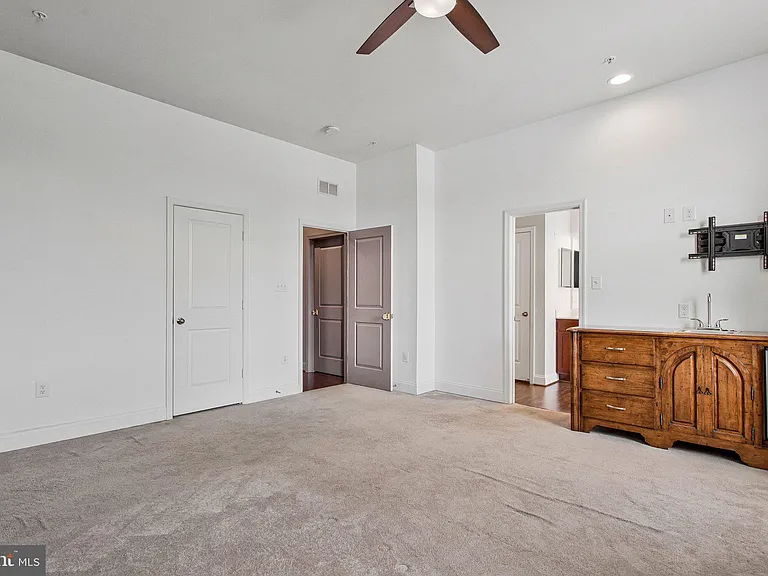703 Skippers Ln — Photo 23