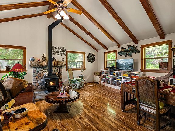 3rd image of 561 Geenen Rd