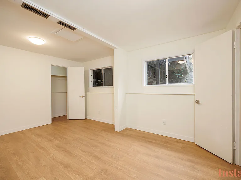 1115 Palmerston Ave — Photo 9