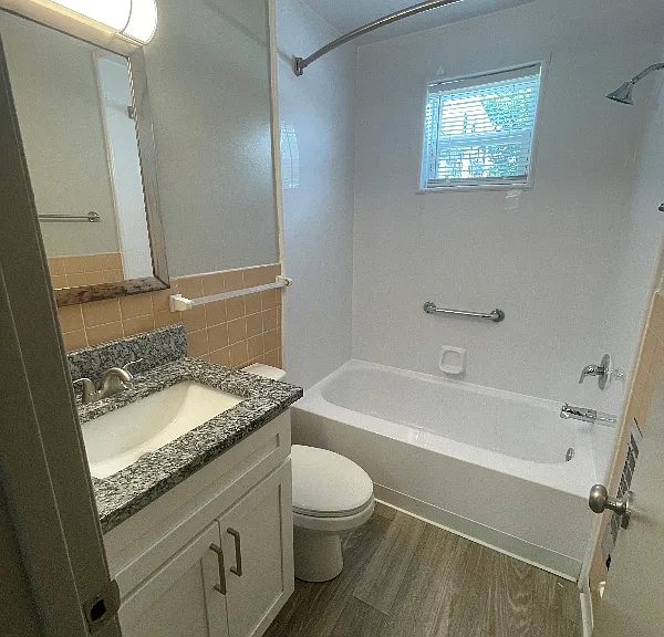 1106 W 7th St #D — Photo 8