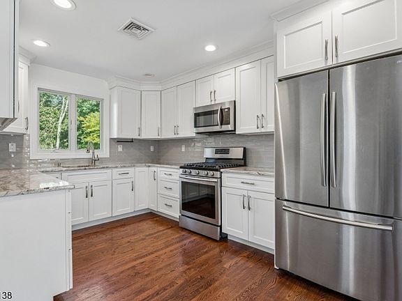 4th image of 539 Logan Dr