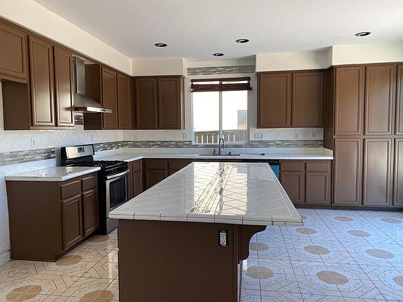 3rd image of 29610 Williamette Way
