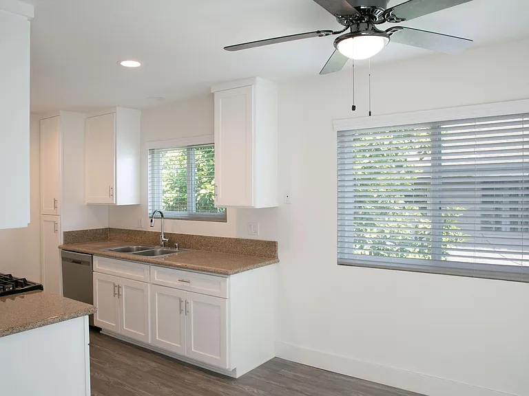 Kitchen/Dining Area