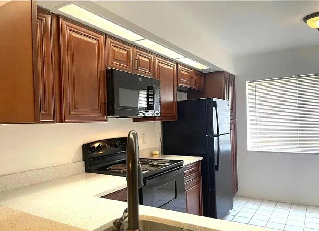 2 bed, 1100 sqft, $1,675 — Photo 2