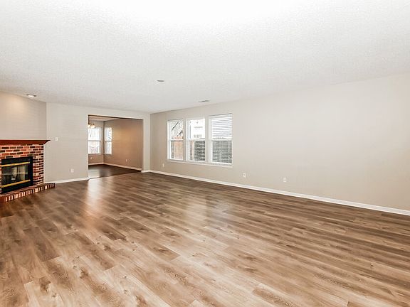 5th image of 10236 Hatherley Way