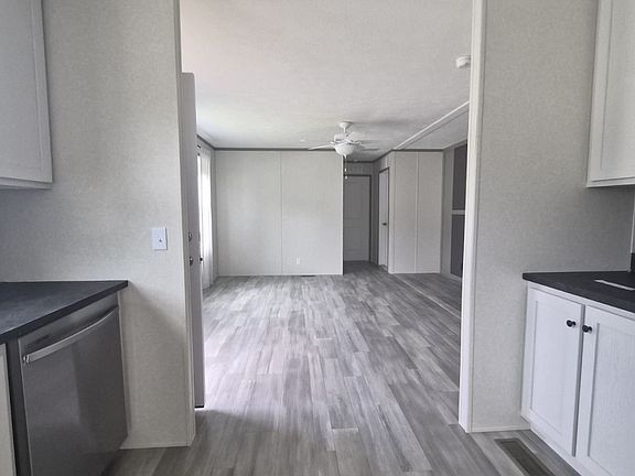 4th image of 118 Thornapple Cir
