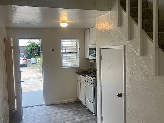 2nd image of 1117 1/2 Garden St #1/2
