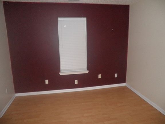 3rd image of 5444 Glenville Cir