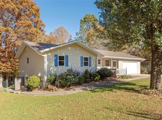 10 Canter Ct, Horse Shoe, NC 28742