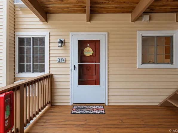 319 Fox Run Lane, Carmel, NY 10512
